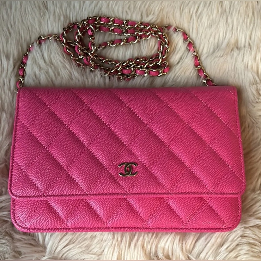 💥SOLD💥Chanel caviar wallet on chain. Stickers still on hardware.
